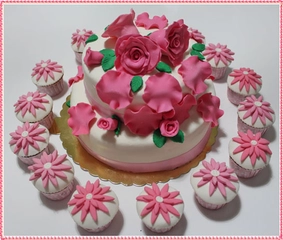 Çiçek Pasta Tarifi ve Malzemeleri Çiçek Pasta Tarifi ve Malzemeleri